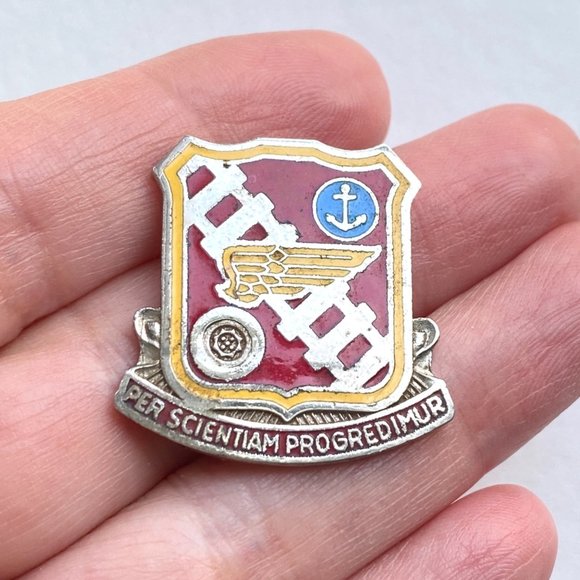 Vintage US Army Transportation Center School Unit Crest DUI DI Enamel Pin 1.1” - Picture 2 of 5